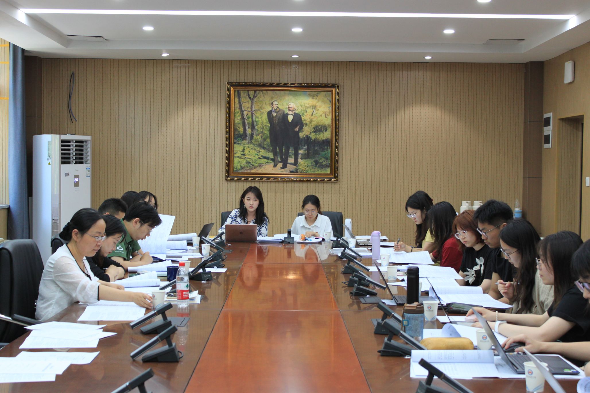 成人直播
2025年第一批发展党员预审会暨学院第三期党建工作坊顺利召开